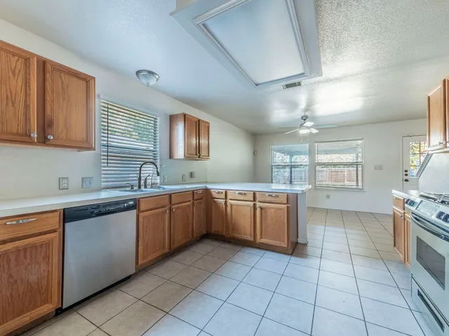 $2,000 | 2316 Logan Drive, Round Rock, TX 78664