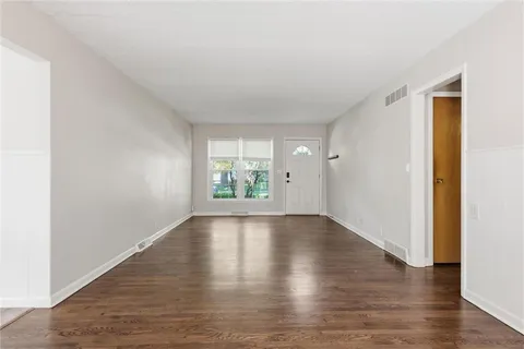 $259,999 | 605 Northwest Gibson Road, Lee's Summit, MO 64063