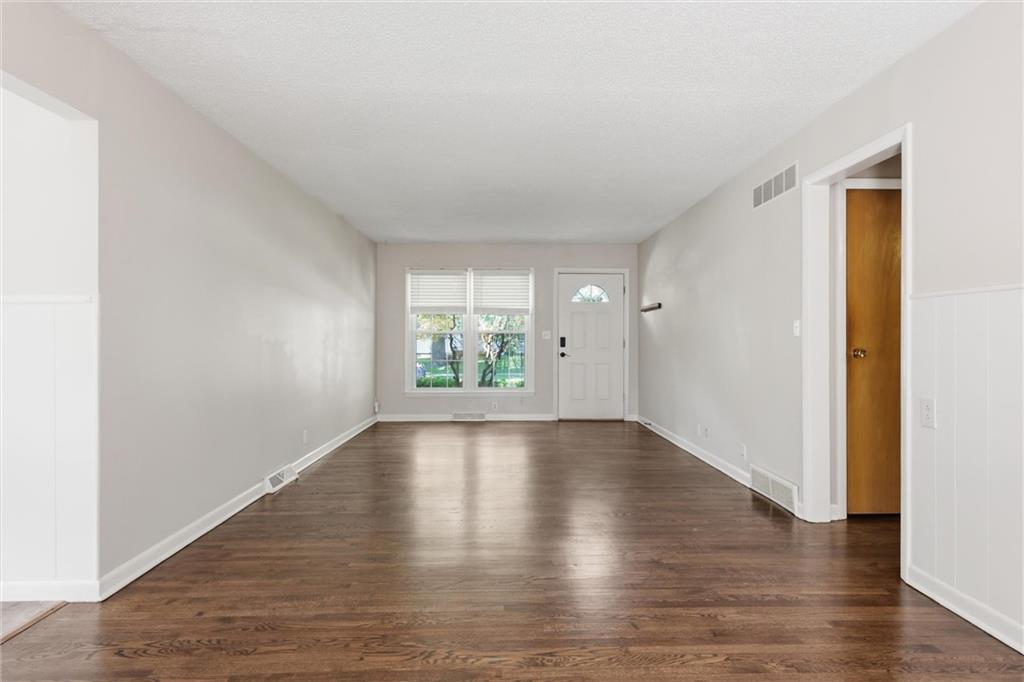 605 Northwest Gibson Road Lee's Summit, MO 64063 - Photo 7 of 26