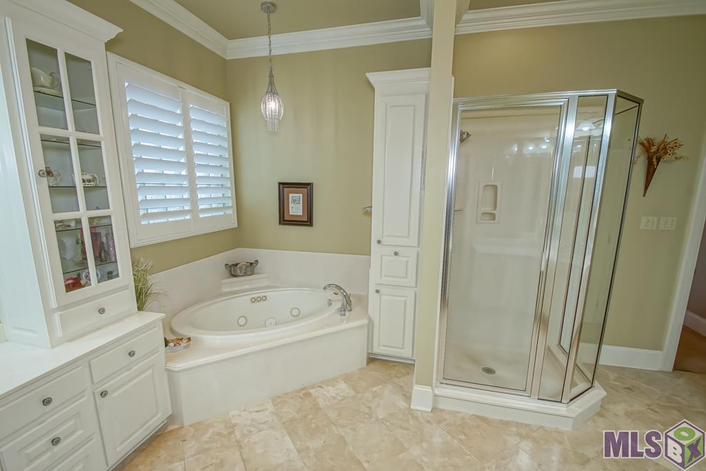 14045 Lovett Road Central, LA 70818 - Photo 25 of 49 En-Suite