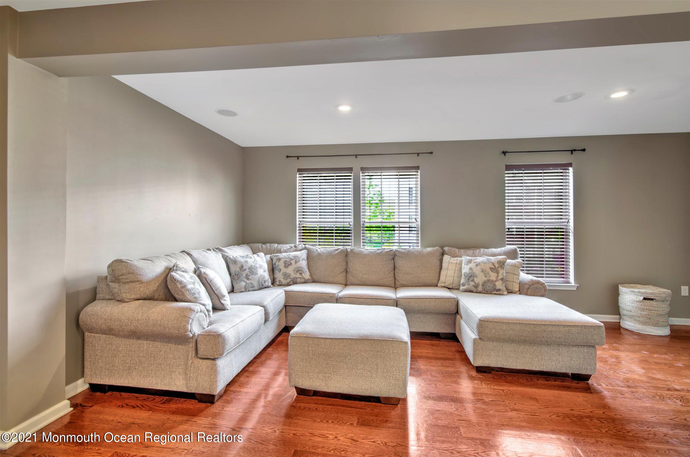 61 Saxton Road Farmingdale, NJ 07727 - Photo 12 of 37 12-LIVING ROOM