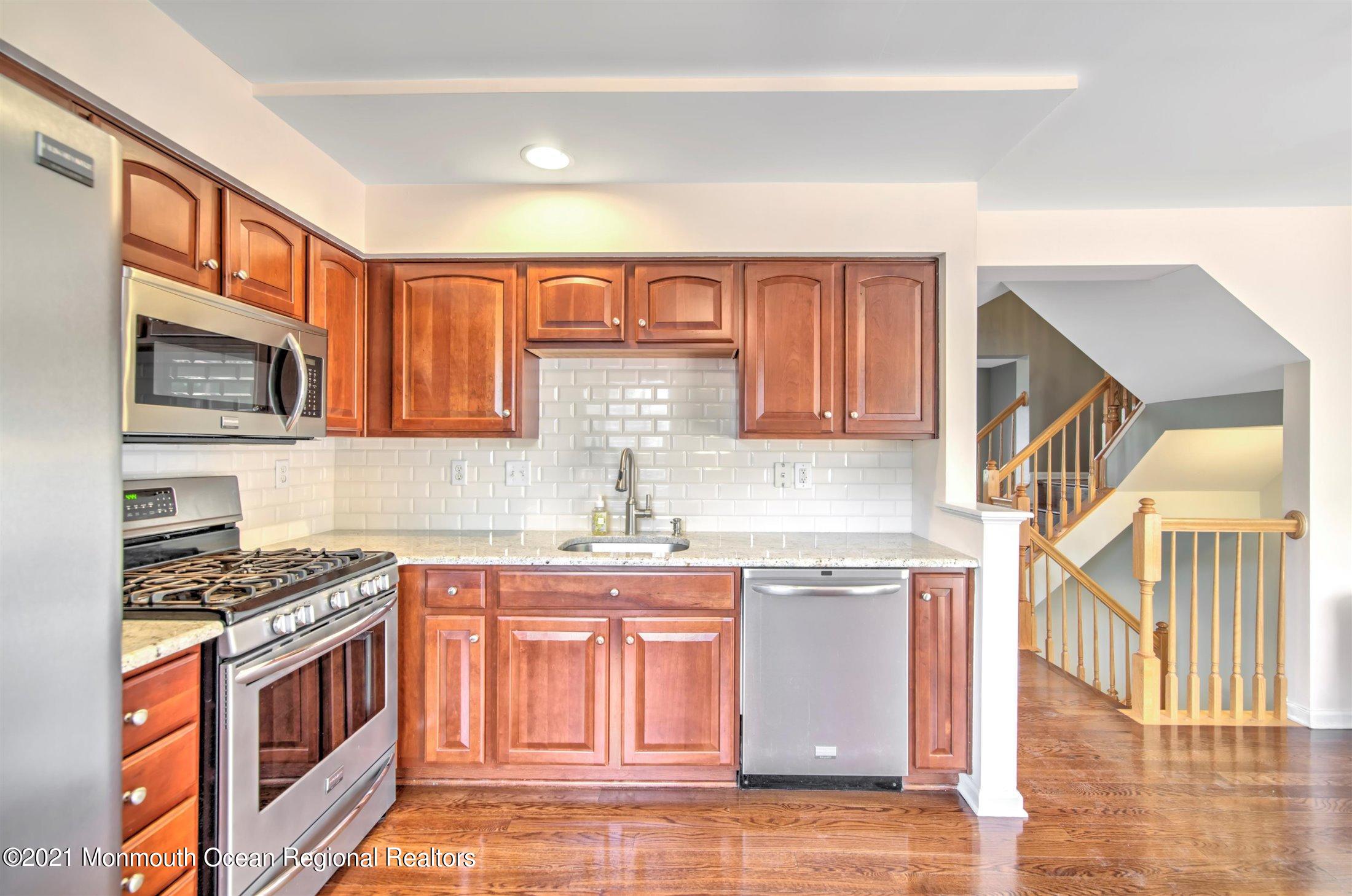 61 Saxton Road Farmingdale, NJ 07727 - Photo 19 of 37 19-KITCHEN