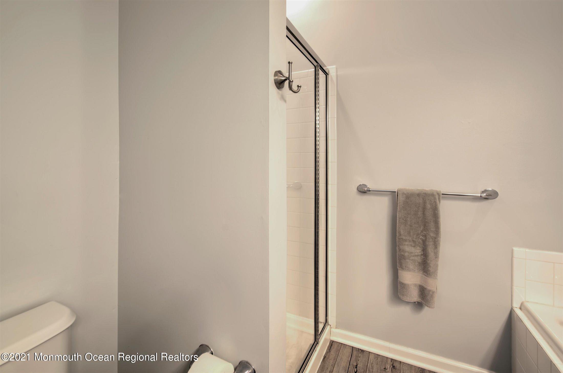 61 Saxton Road Farmingdale, NJ 07727 - Photo 26 of 37 26-MASTER BATHROOM