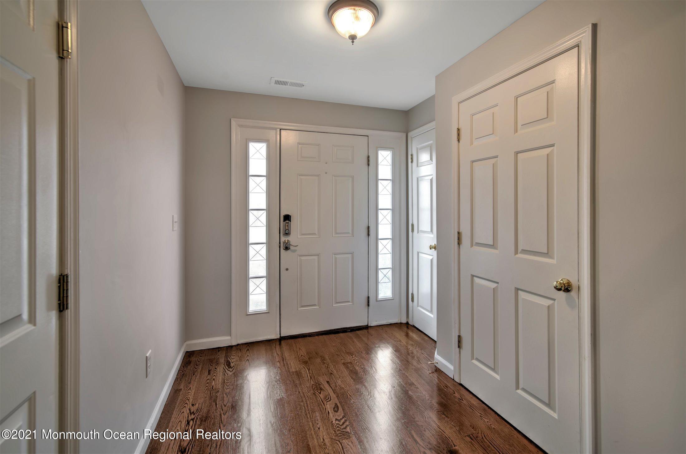 61 Saxton Road Farmingdale, NJ 07727 - Photo 4 of 37 04-FOYER