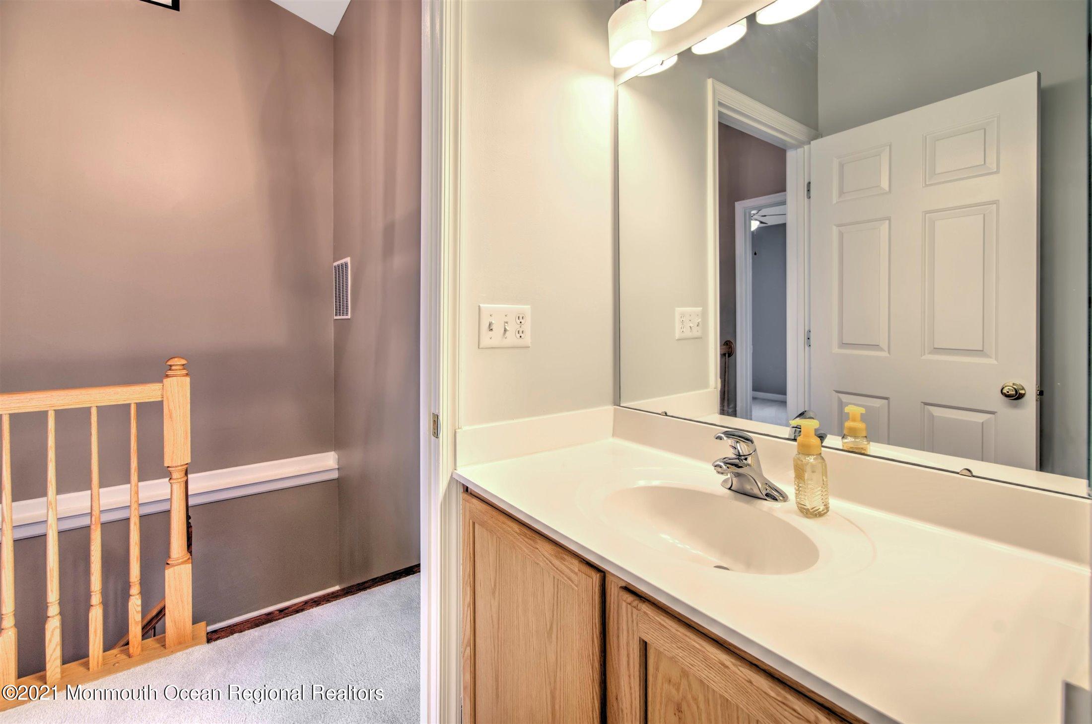 61 Saxton Road Farmingdale, NJ 07727 - Photo 34 of 37 34-BATHROOM