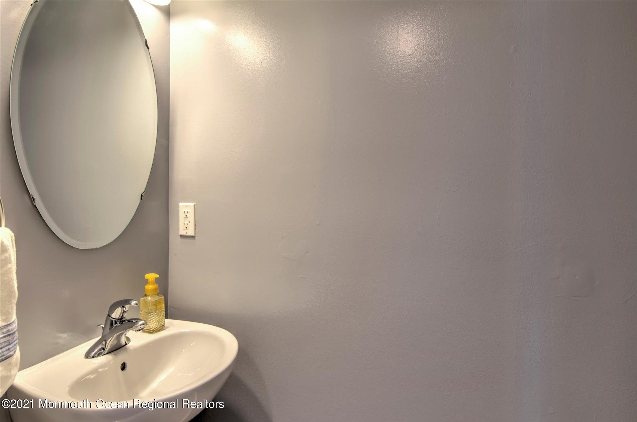 61 Saxton Road Farmingdale, NJ 07727 - Photo 9 of 37 09-POWDER ROOM