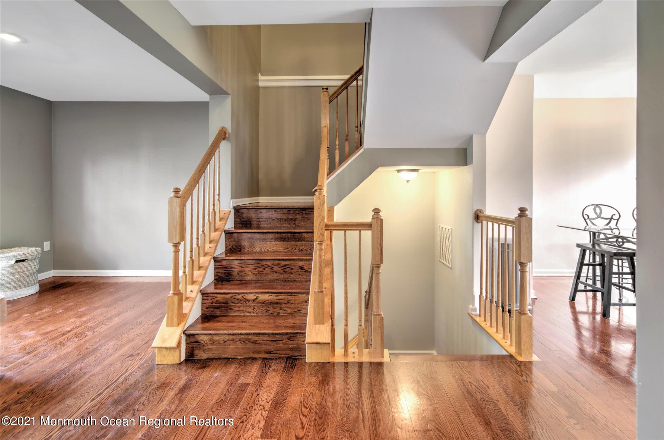 61 Saxton Road Farmingdale, NJ 07727 - Photo 10 of 37 10-FOYER