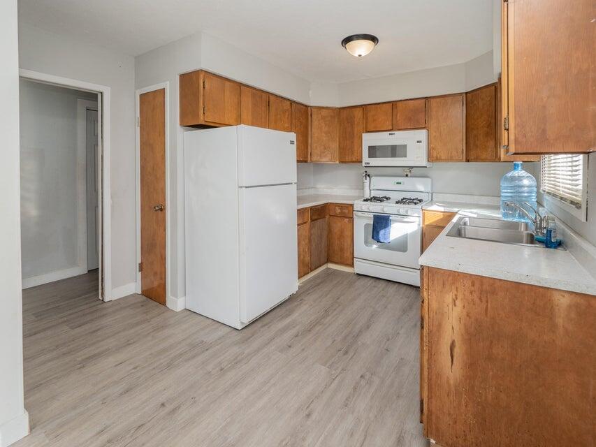 1516 Nazareth Road Kalamazoo, MI 49048 - Photo 6 of 34 6