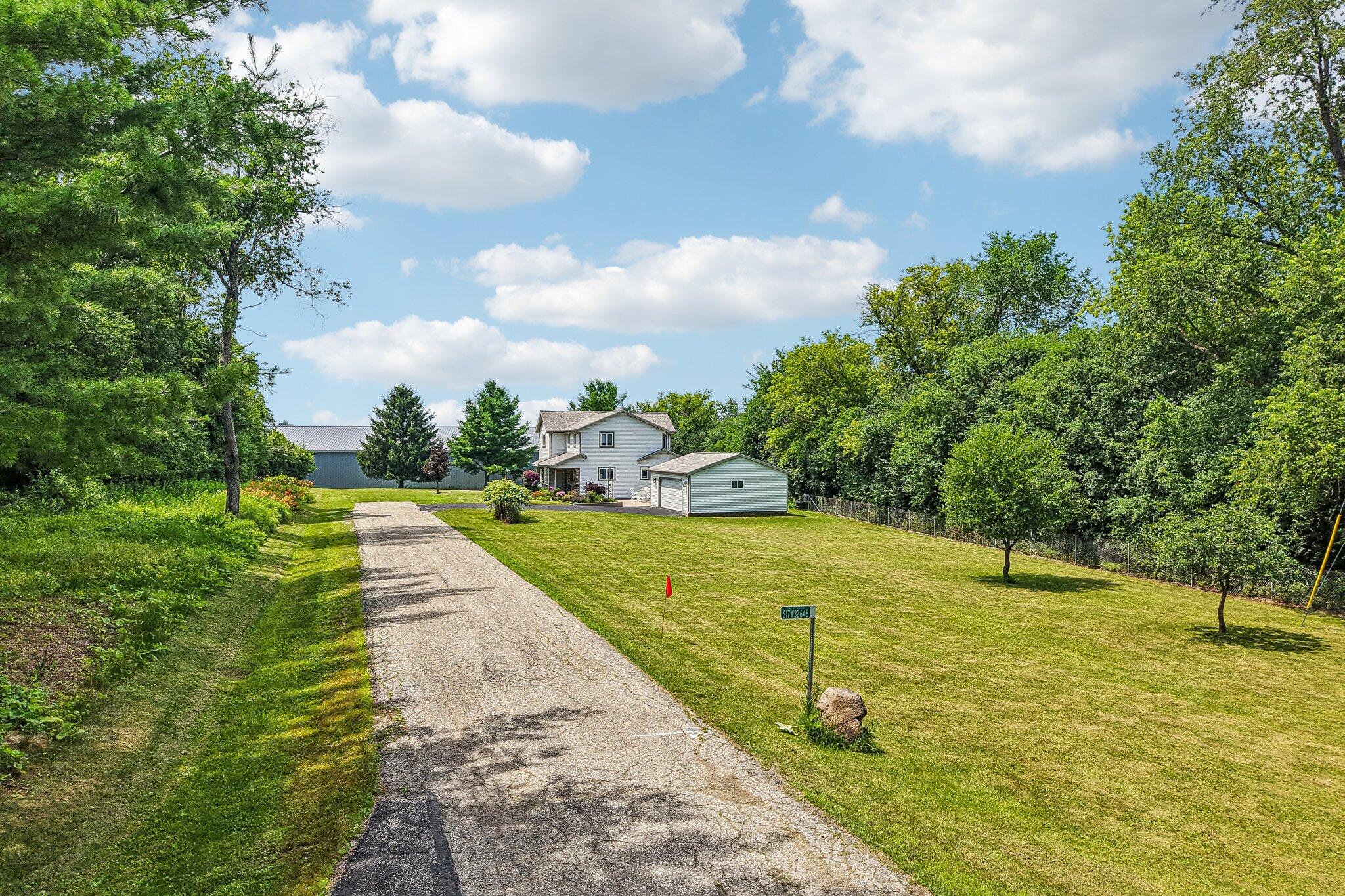 S17-w32648 Mickle Road Dousman, WI 53118 - Photo 7 of 40 Wecome home!