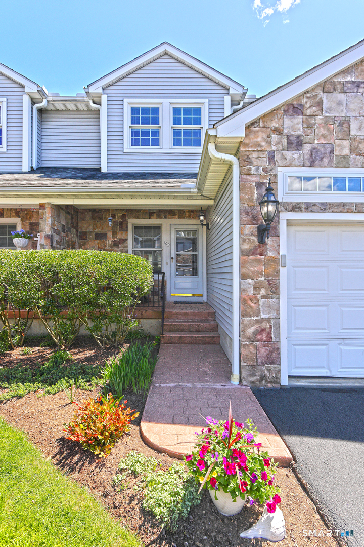 102 Lantern Court, Unit 102 Clinton, CT 06413 - Photo 3 of 36 a front view of a house