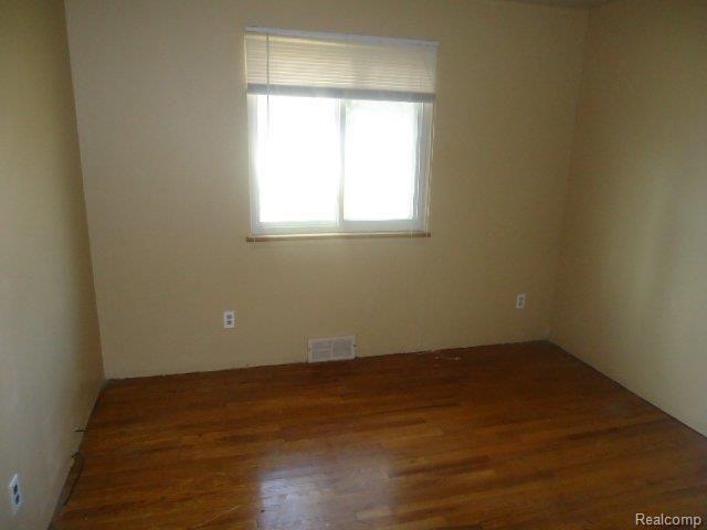 21972 Evergreen Road Southfield, MI 48075 - Photo 17 of 25 261-925851 Bedroom 2-4.JPG