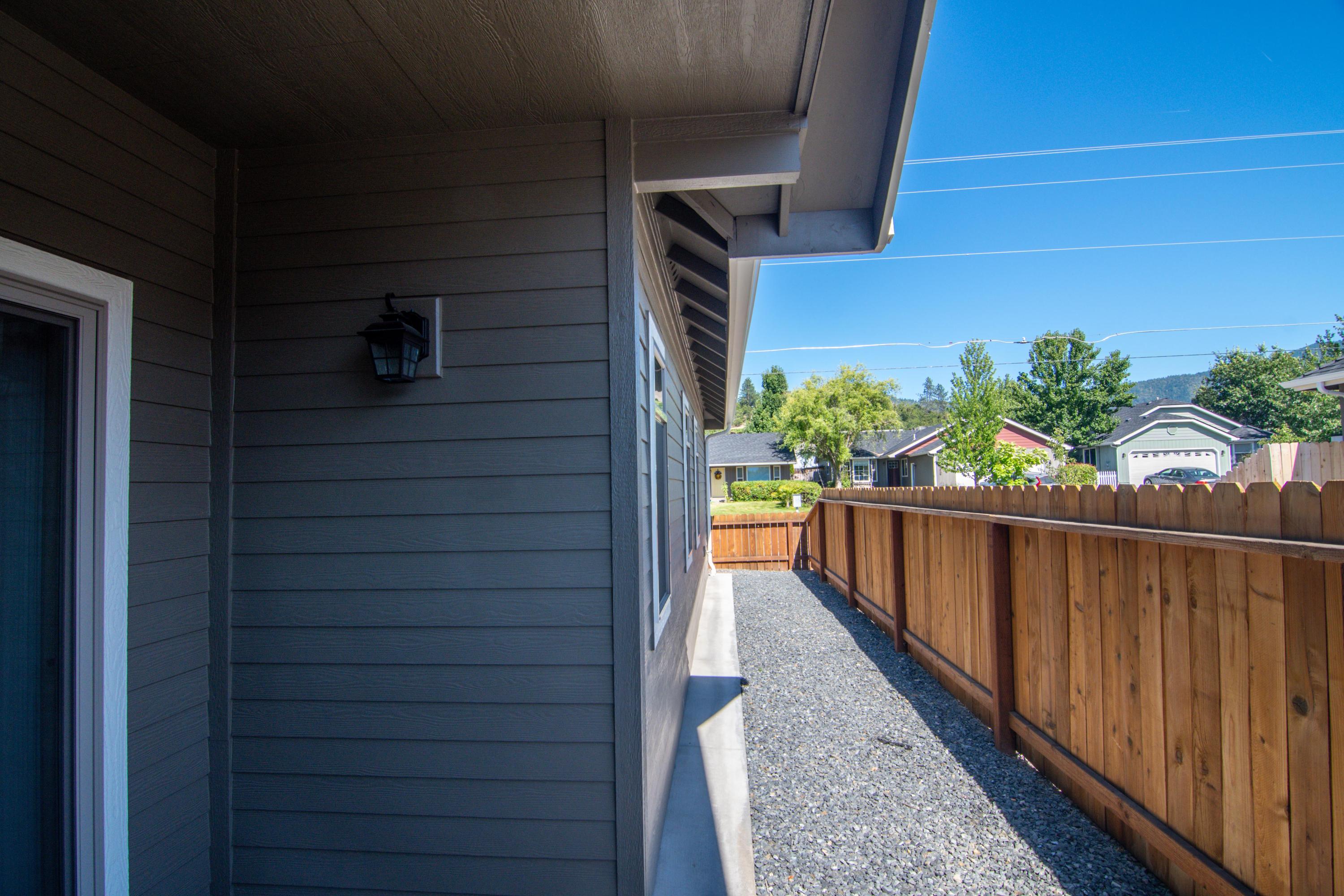 1770 Harbeck Road Grants Pass, OR 97527 - Photo 27 of 31 1770 Harbeck-23