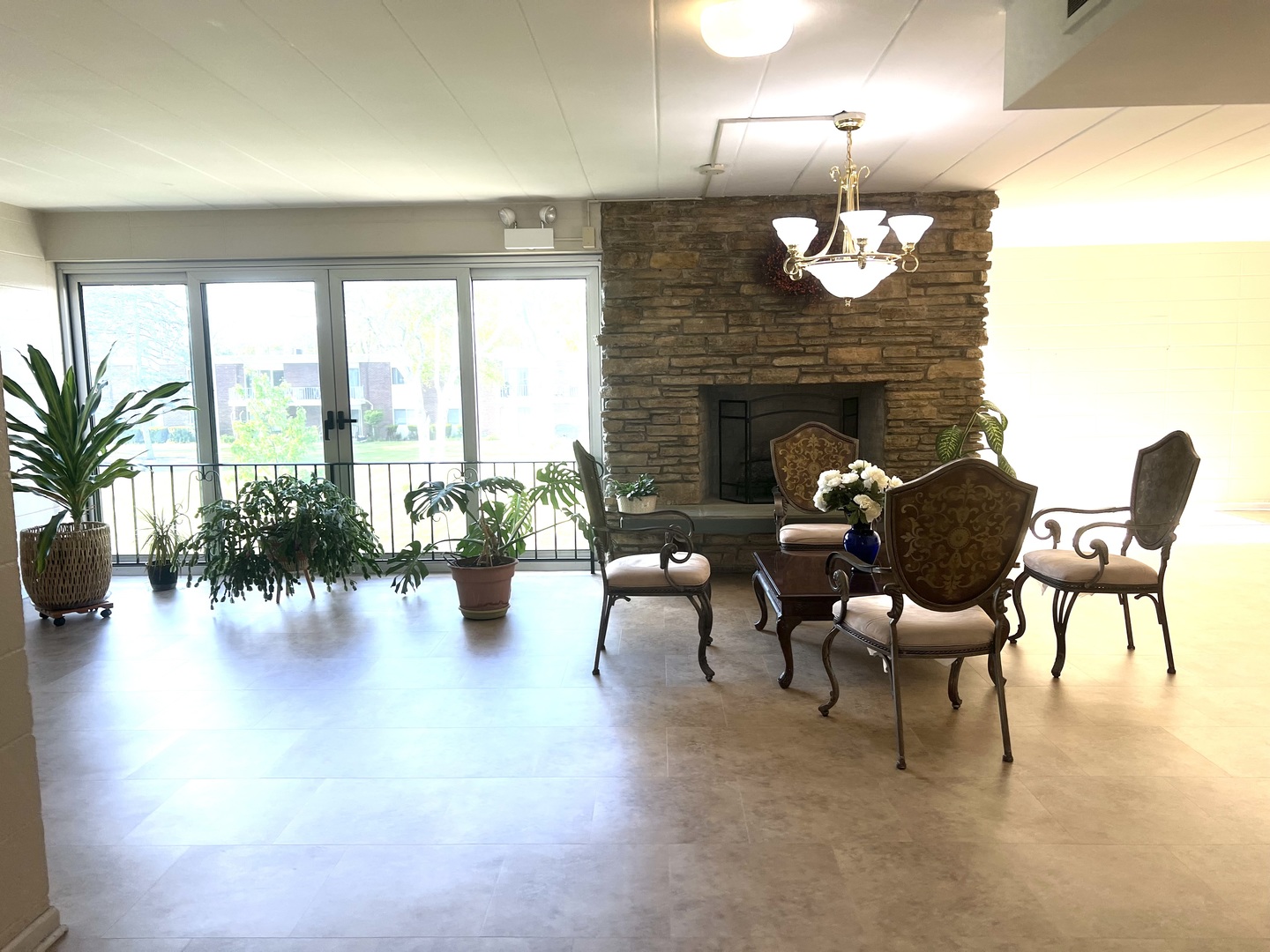 100 Deborah Lane, Unit B35 Wheeling, IL 60090 - Photo 2 of 11