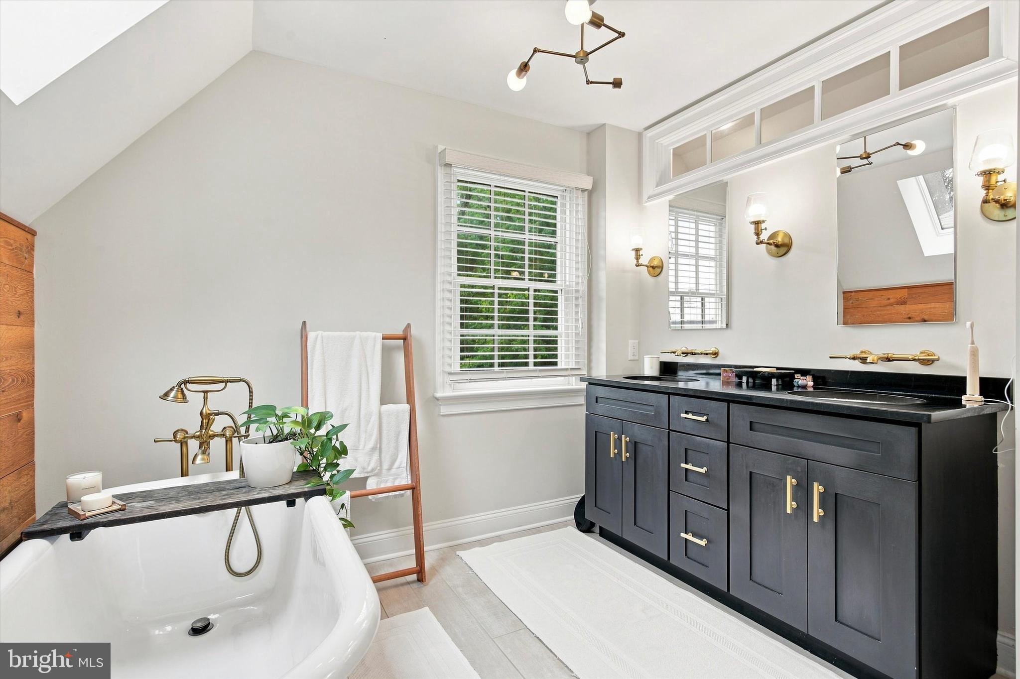 522 Sproul Road Villanova, PA 19085 - Photo 22 of 50 Primary full bathroom