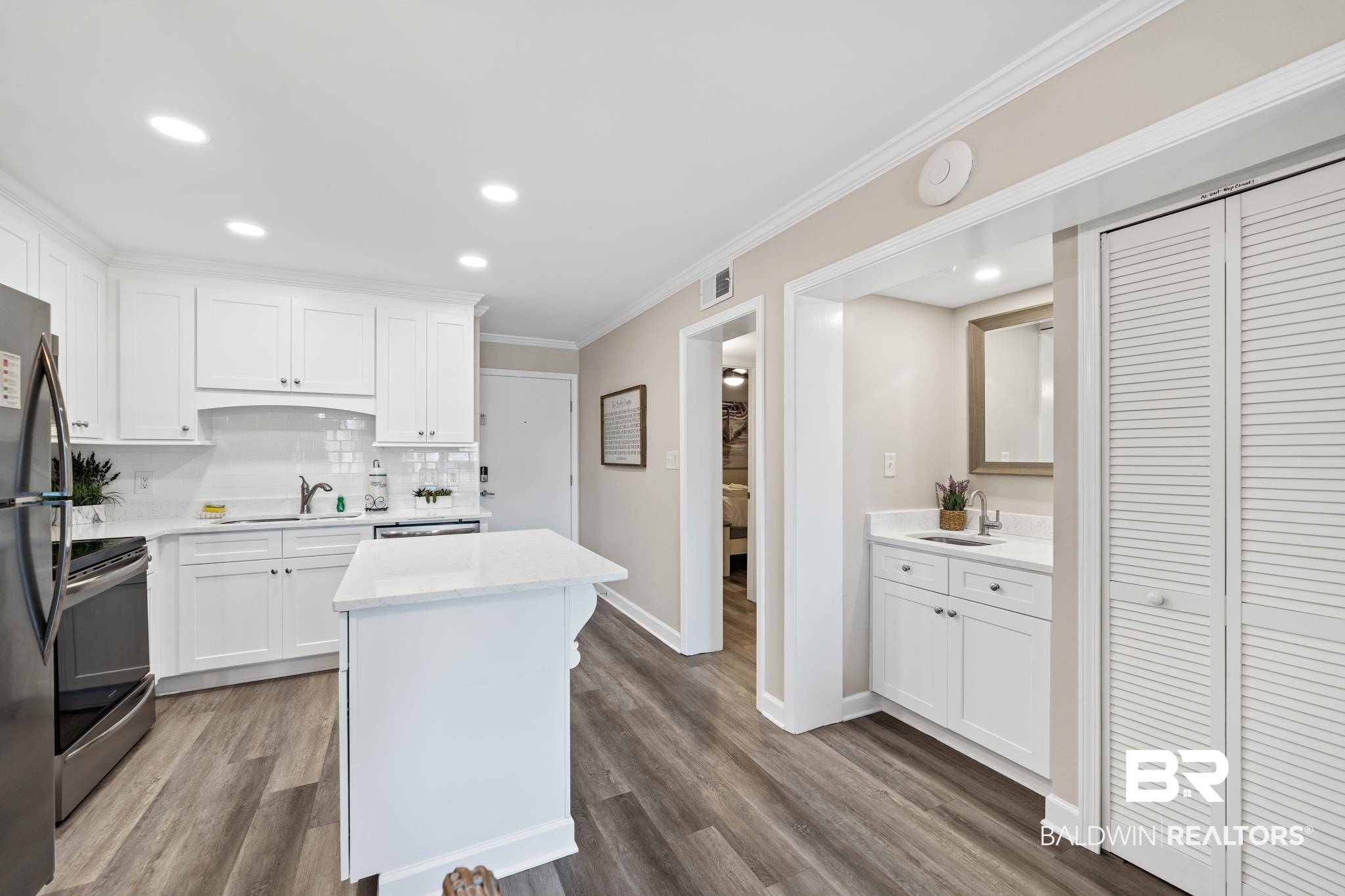400 Plantation Road, Unit 2213 Gulf Shores, AL 36542 - Photo 9 of 27 Kitchen area