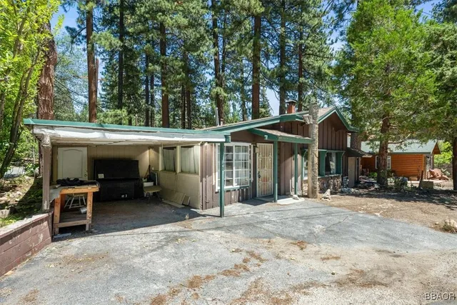 a view of a car park in front of house