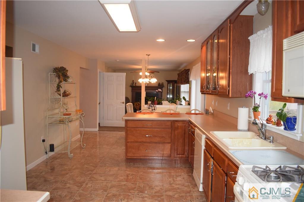 3 Highwood Road Somerset, NJ 08873 - Photo 10 of 25 Gallery Image 10