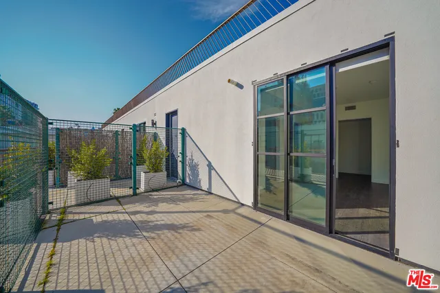 $2,995 | 5800 Harold Way, Unit 317, Los Angeles, CA 90028