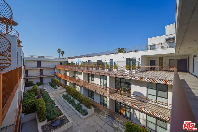 $2,995 | 5800 Harold Way, Unit 317, Los Angeles, CA 90028