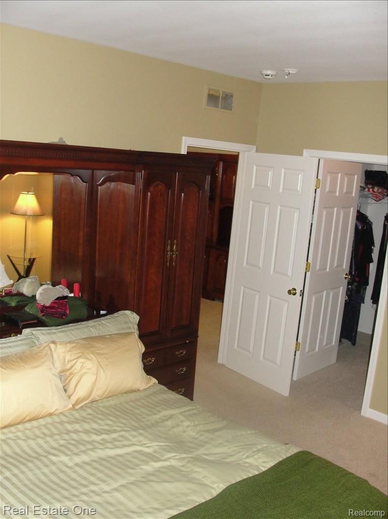 1843 Flagstone Circle, Unit 154 Rochester, MI 48307 - Photo 10 of 20 Master Bedroom