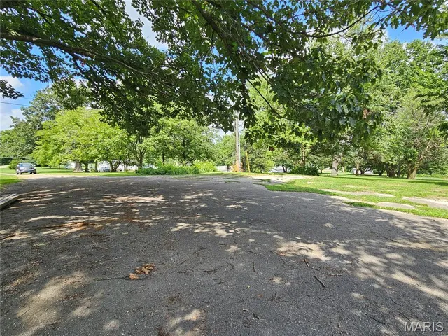 $149,900 | 200 West Kinkead Road, Hillsboro, IL 62049