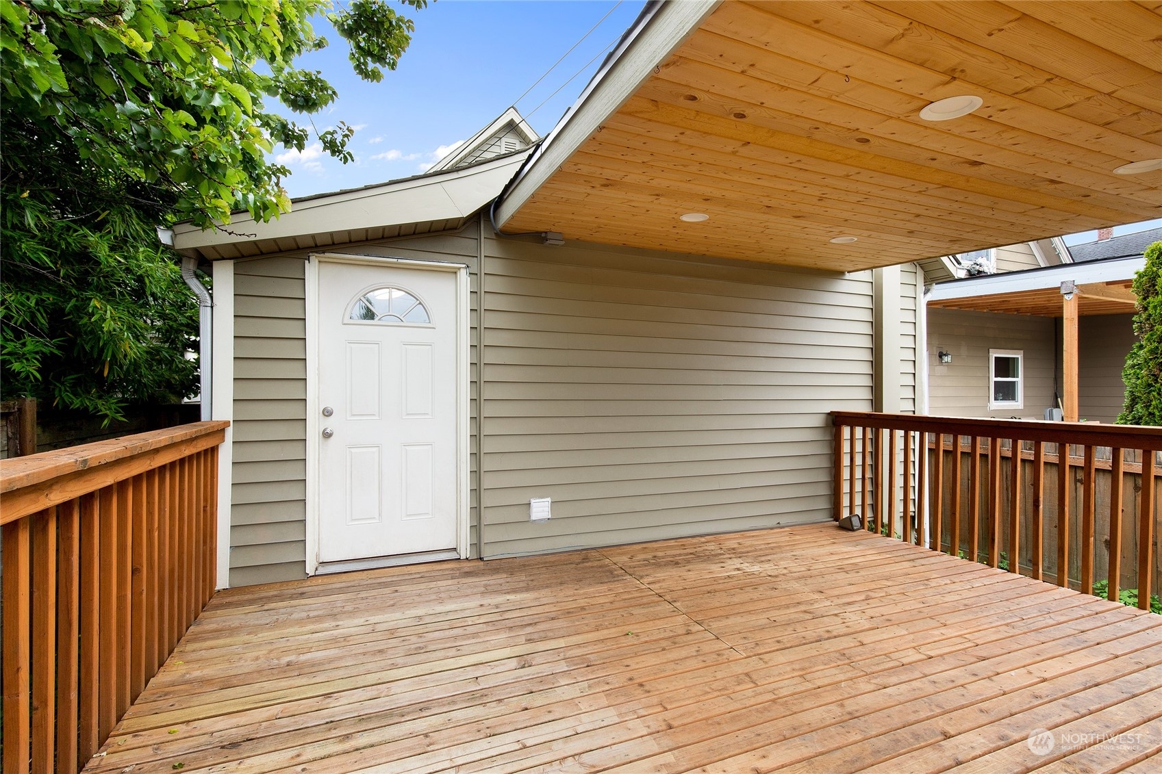 2934 Cedar Street Everett, WA 98201 - Photo 28 of 35 a porch with seating space