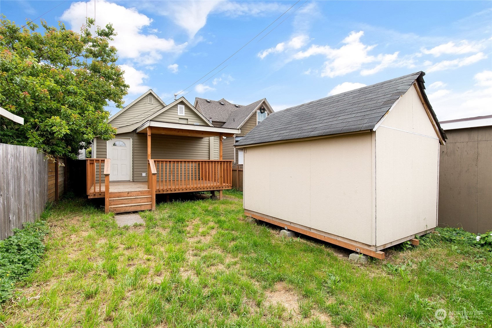 2934 Cedar Street Everett, WA 98201 - Photo 33 of 35 a view of a backyard with a small cabin