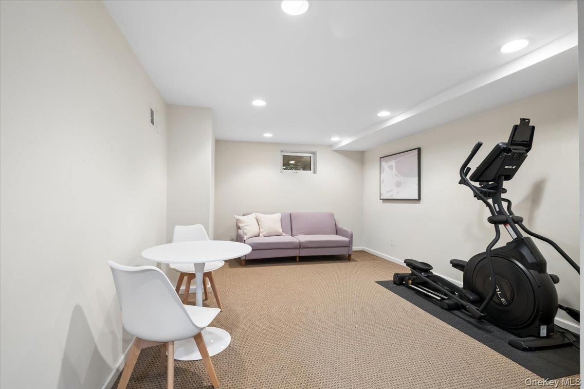 268 Broadfield Road New Rochelle, NY 10804 - Photo 17 of 23 Gallery Image 17