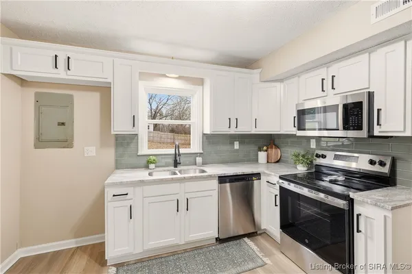 $214,900 | 2315 Alta Avenue, New Albany, IN 47150