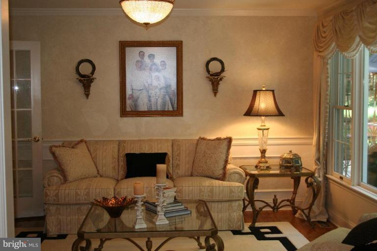 3491 Godspeed Road Davidsonville, MD 21035 - Photo 3 of 30 Elegant Living Room with crown molding
