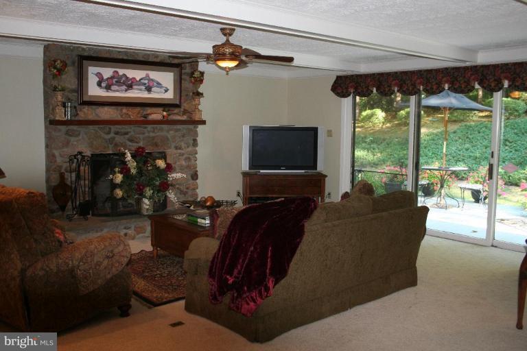 3491 Godspeed Road Davidsonville, MD 21035 - Photo 5 of 30 Expansive Family Room