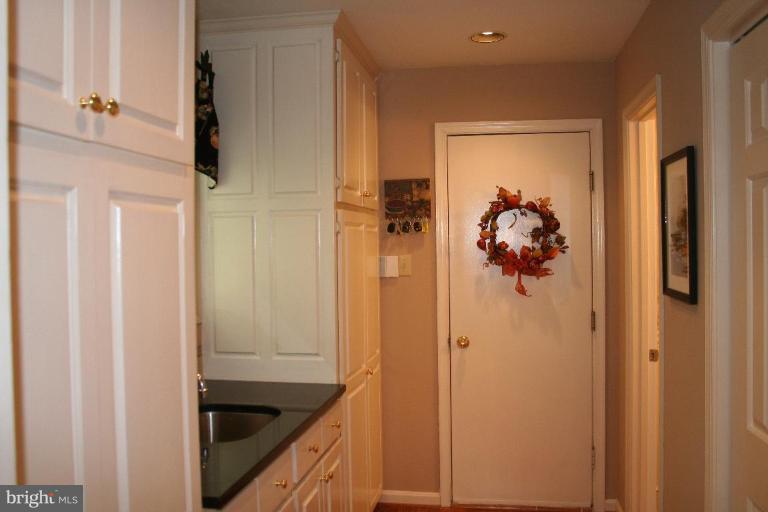 3491 Godspeed Road Davidsonville, MD 21035 - Photo 8 of 30 Mud rm with built-n cabinets, powder rm, laundry