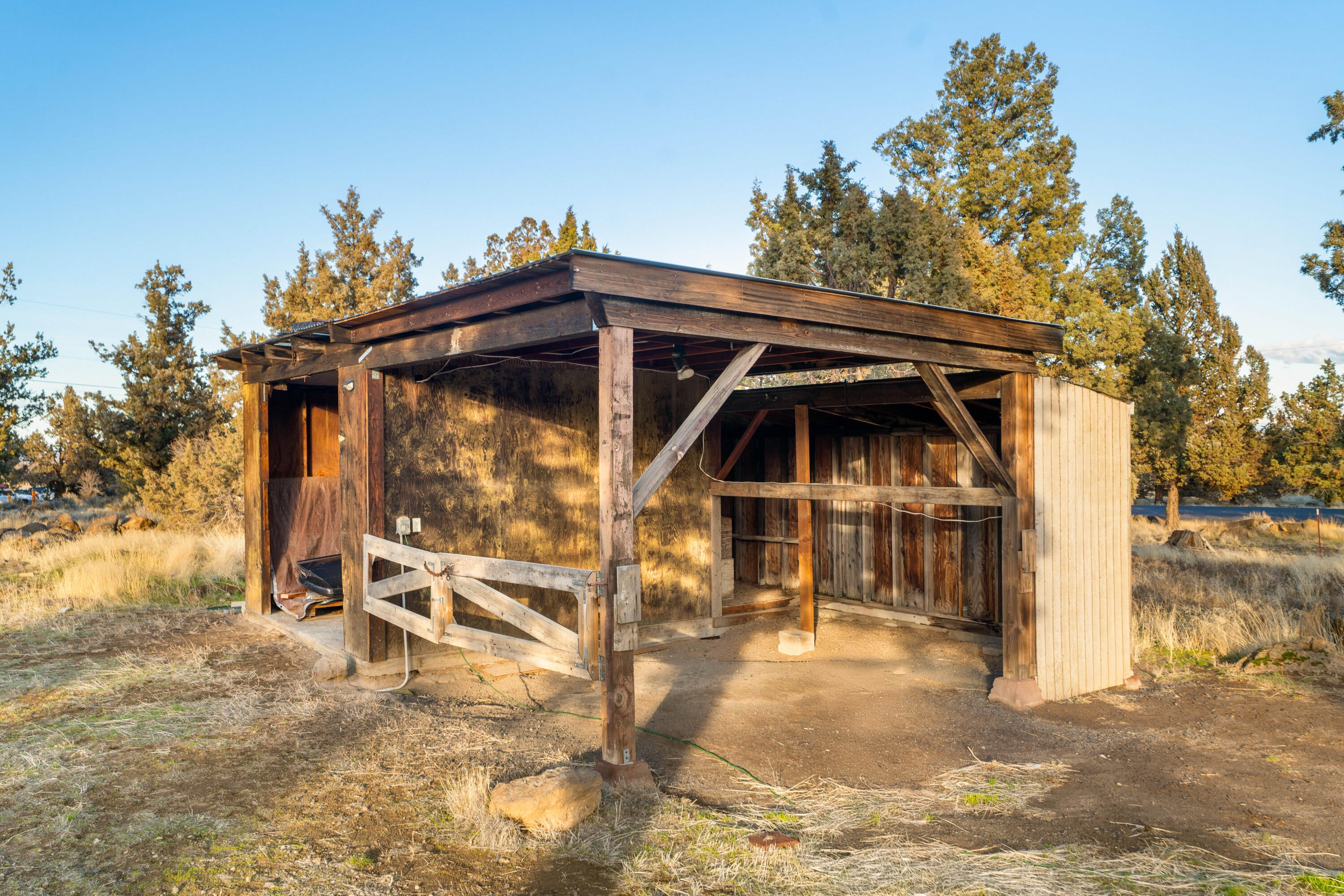 21150 Southwest Gift Road Bend, OR 97703 - Photo 32 of 47 Loafing Shed