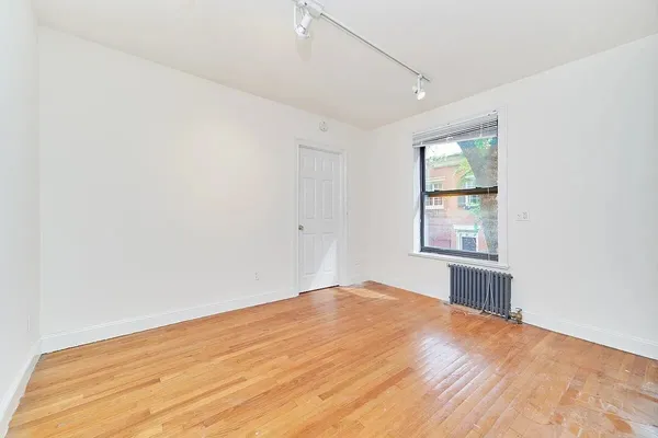 $4,995 | 19 Commerce Street, Unit 10 | West Village