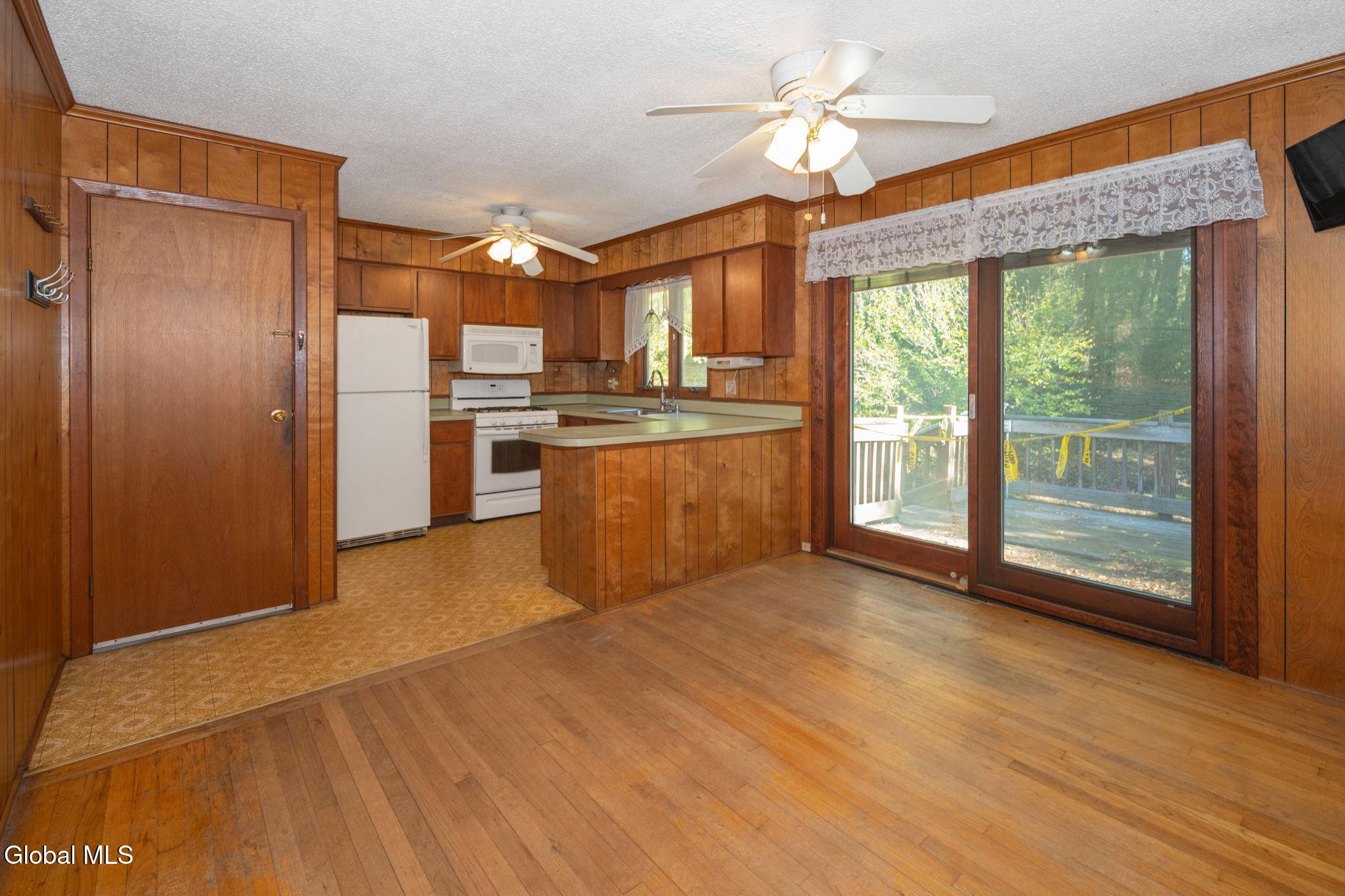 1326 Kings Road Guilderland, NY 12303 - Photo 8 of 33 img121