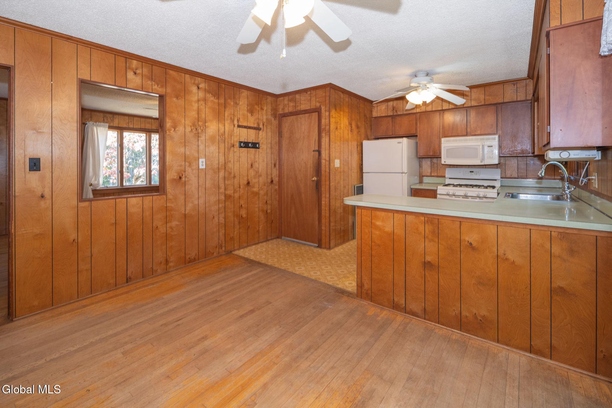 1326 Kings Road Guilderland, NY 12303 - Photo 9 of 33 img125