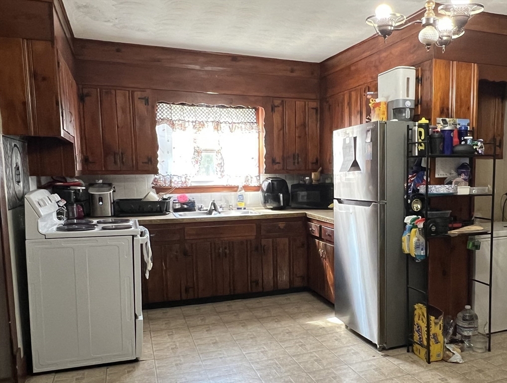 50-52 Milton Street Springfield, MA 01151 - Photo 3 of 16 Gallery Image 3