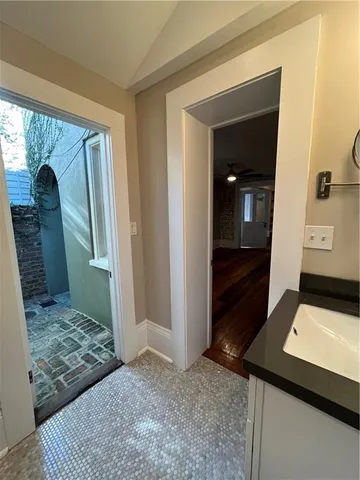 $1,350 | 1117 Bourbon Street, Unit 4, New Orleans, LA 70116