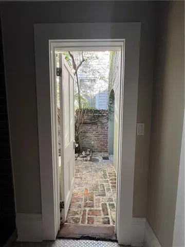 $1,350 | 1117 Bourbon Street, Unit 4, New Orleans, LA 70116