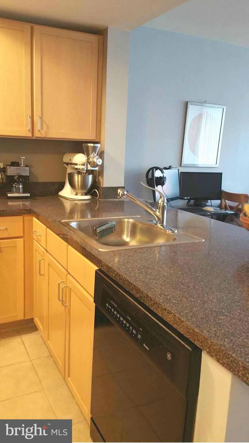 800 4th Street Southwest, Unit N414 Washington, DC 20024 - Photo 4 of 24 Open design kitchen.