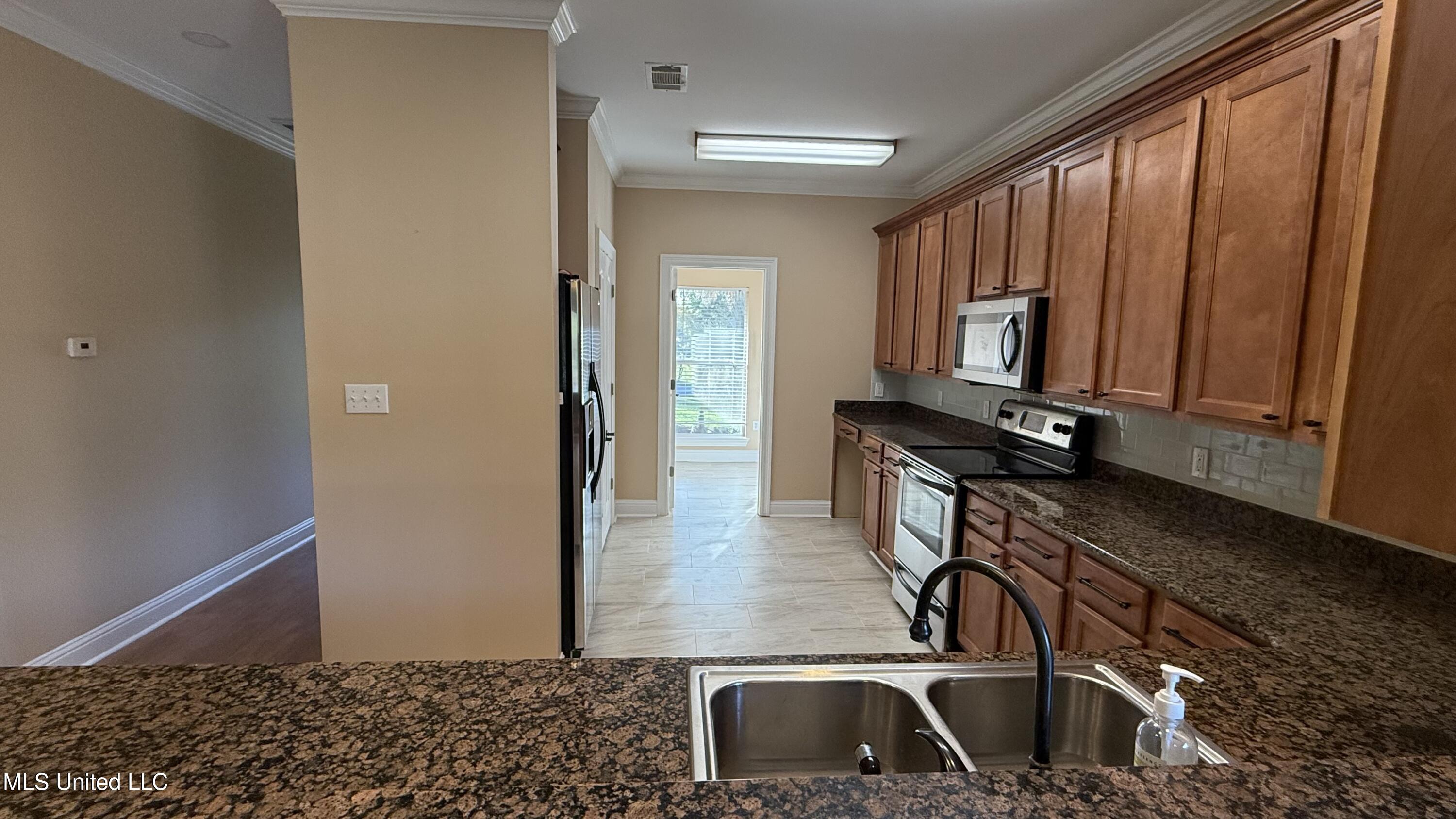 6720 Tunica Road Biloxi, MS 39532 - Photo 14 of 44 kitchen