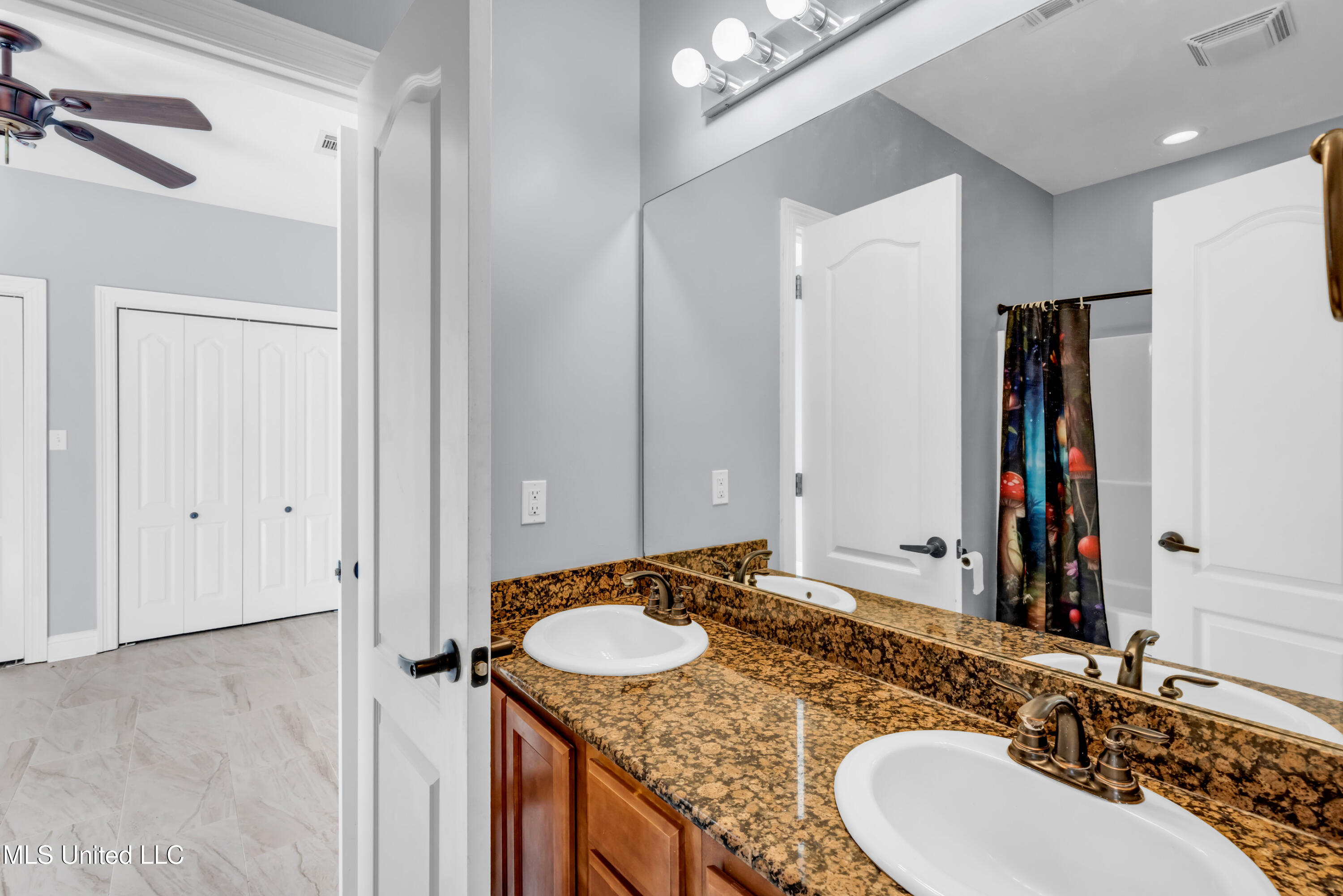 6720 Tunica Road Biloxi, MS 39532 - Photo 24 of 44 Jack & Jill bath