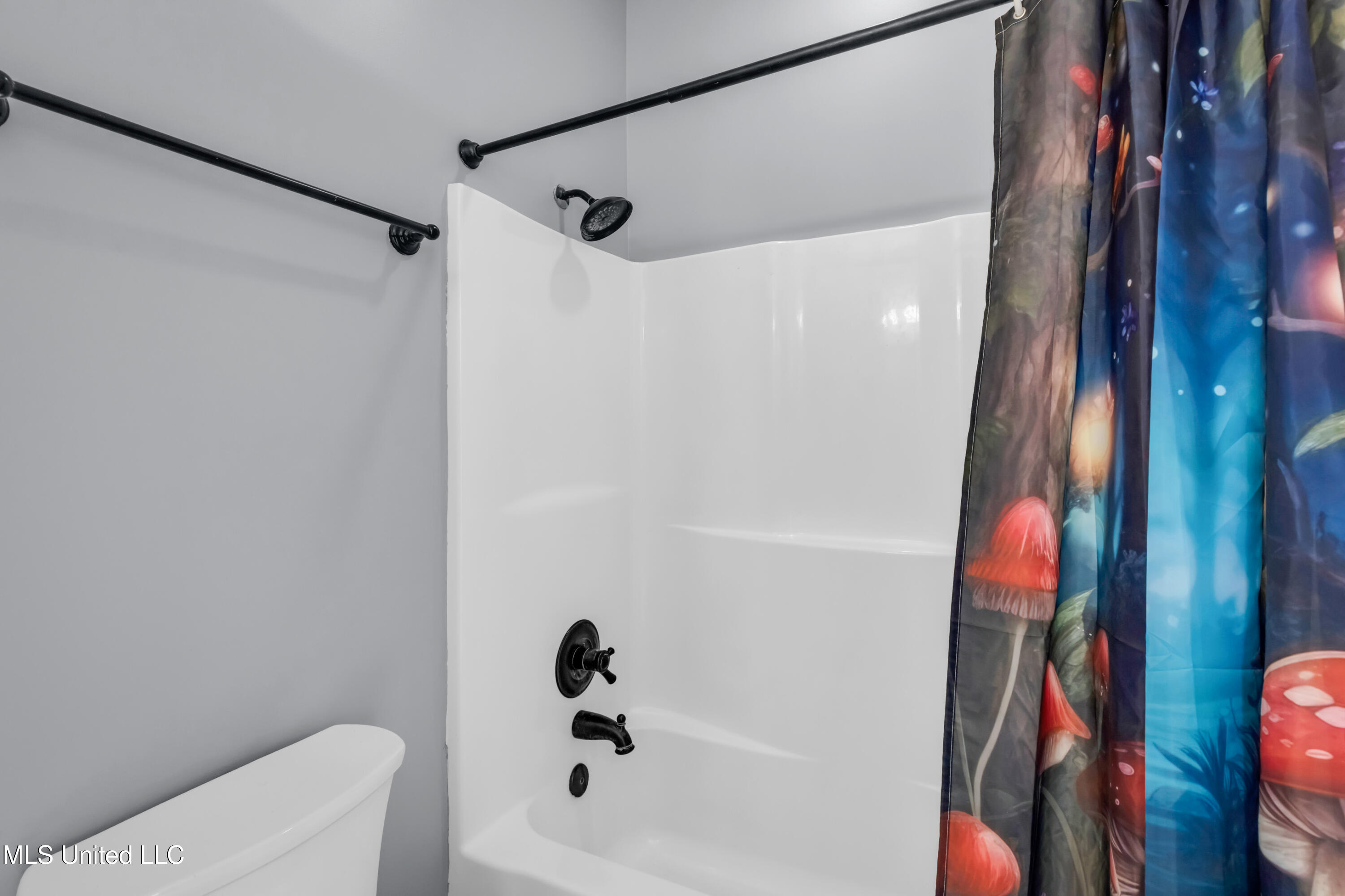 6720 Tunica Road Biloxi, MS 39532 - Photo 25 of 44 jack & Jill bath