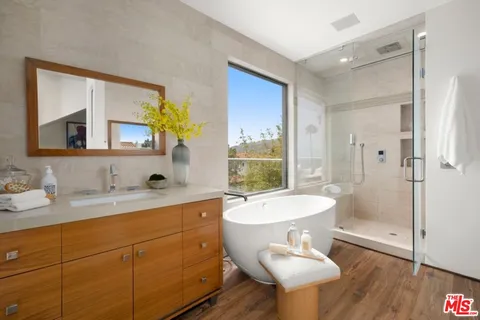 $4,995,000 | 17713 Posetano Road, Pacific Palisades, CA 90272