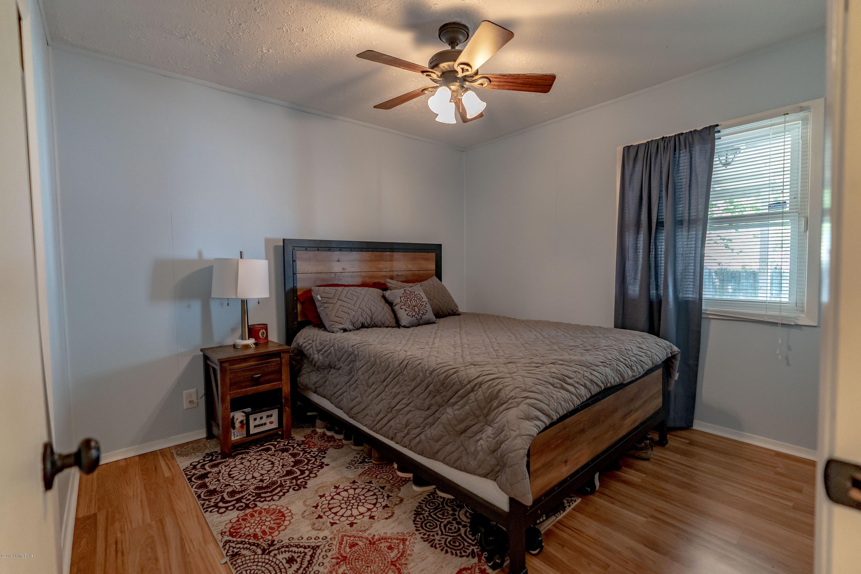 218 Crestwood Road Louisville, KY 40229 - Photo 28 of 35 Bedroom 1