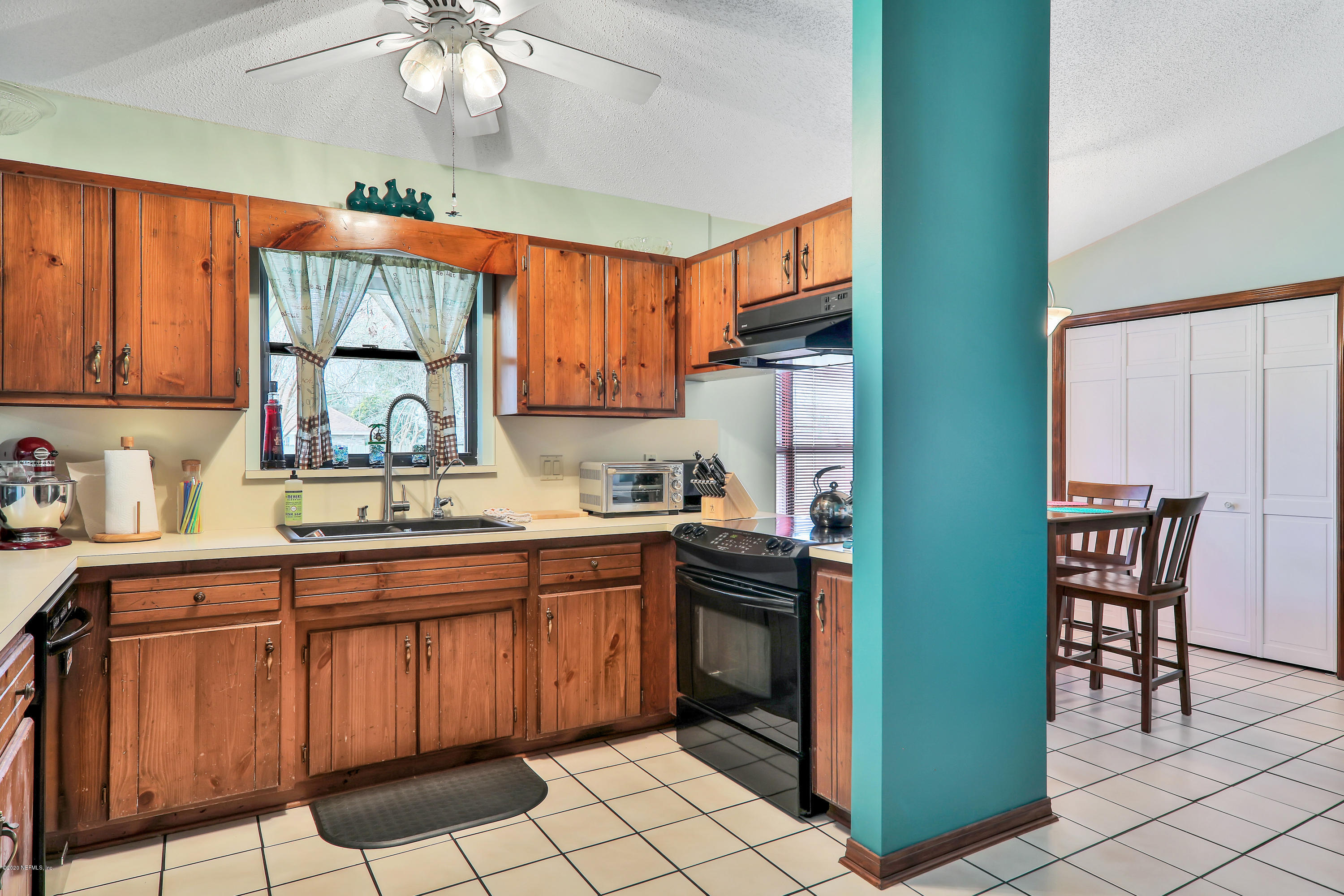 934 Ridgeway Court Orange Park, FL 32065 - Photo 11 of 21 Kitchen 2