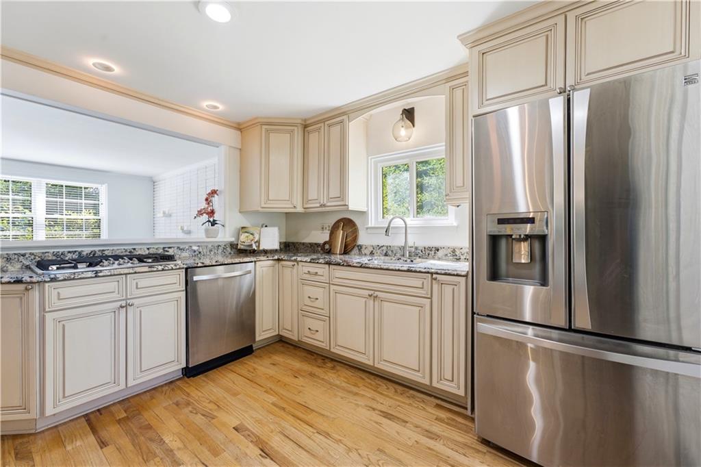 998 Jefferson Heights Road Pittsburgh, PA 15235 - Photo 7 of 26