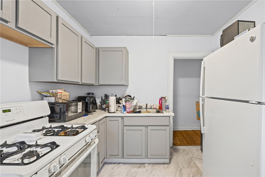 208 Kenwood Avenue Rochester, NY 14611 - Photo 18 of 25