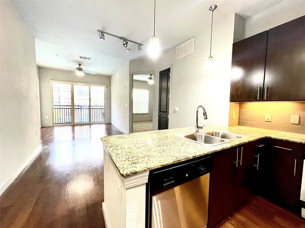 $1,499 | 2525 McCue Road, Unit 233, Houston, TX 77056