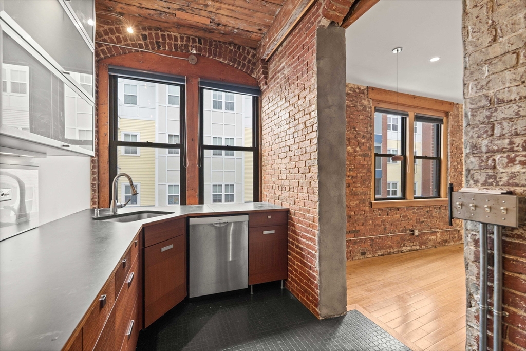 27 Fayette Street, Unit 302 Beverly, MA 01915 - Photo 13 of 24